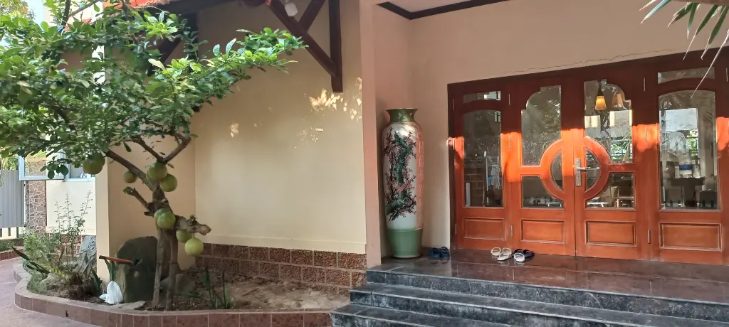 cua chinh nha.webp